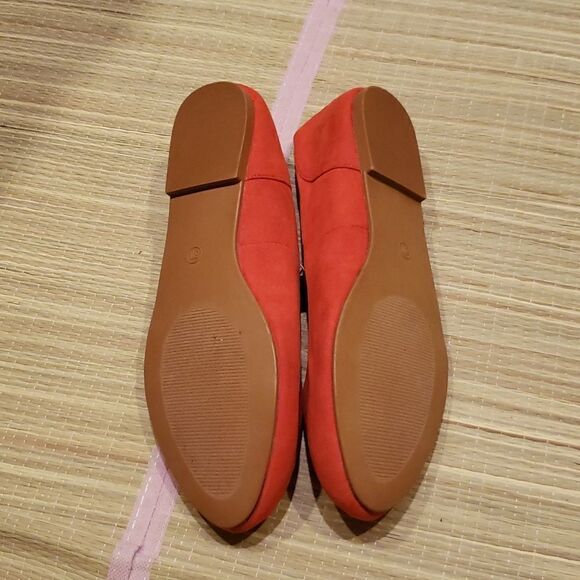 Nwt Torrid Red SUEDE ALMOND TOE FLAT (WIDE WIDTH) size 8W - Picture 6 of 10